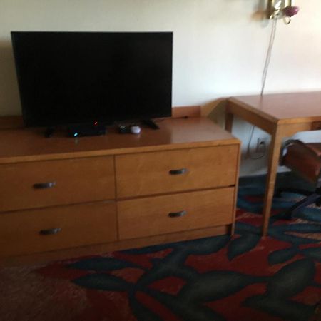 Executive Inn Одеса Екстериор снимка