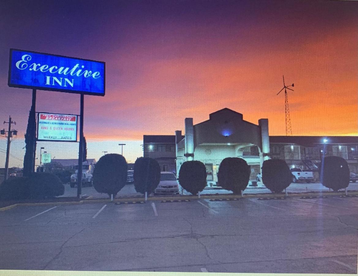 Executive Inn Одеса Екстериор снимка