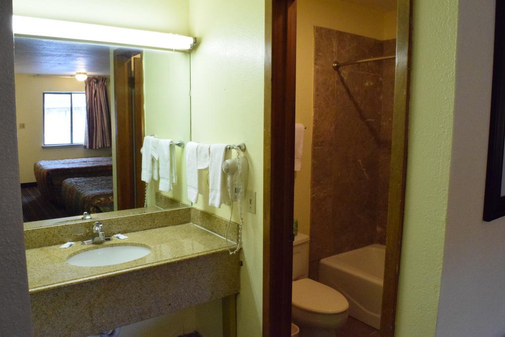 Executive Inn Одеса Стая снимка