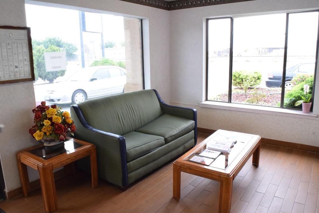 Executive Inn Одеса Екстериор снимка