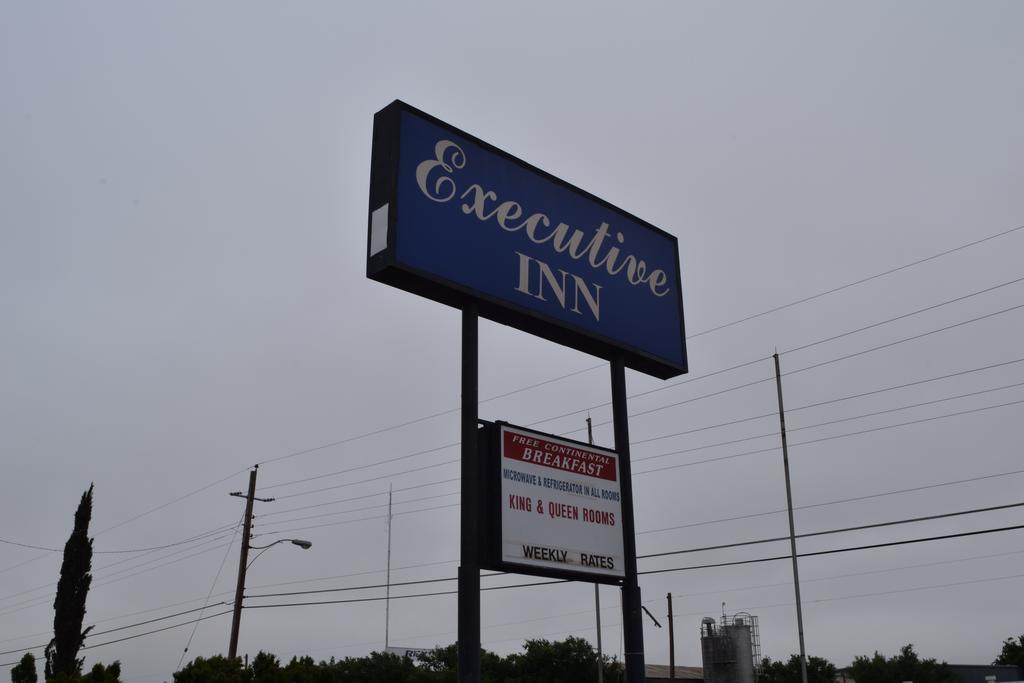 Executive Inn Одеса Екстериор снимка