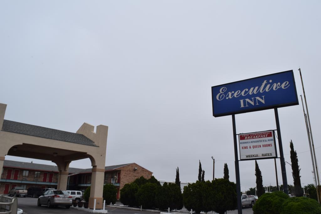 Executive Inn Одеса Екстериор снимка