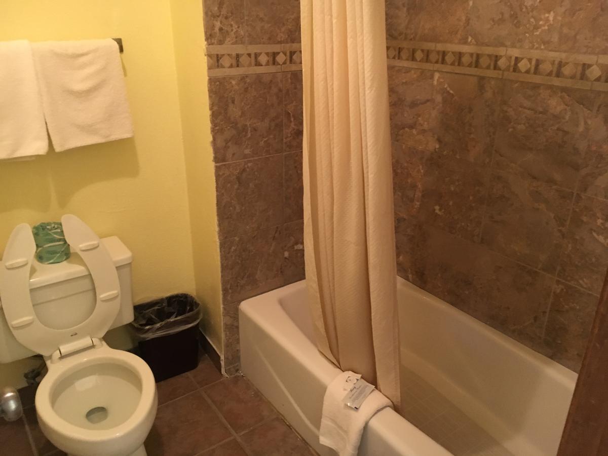 Executive Inn Одеса Екстериор снимка