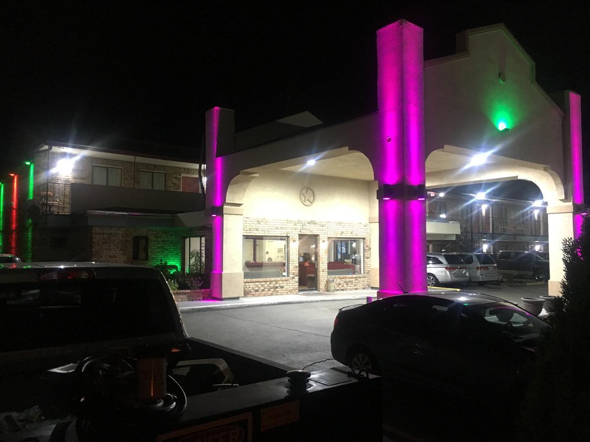 Executive Inn Одеса Екстериор снимка