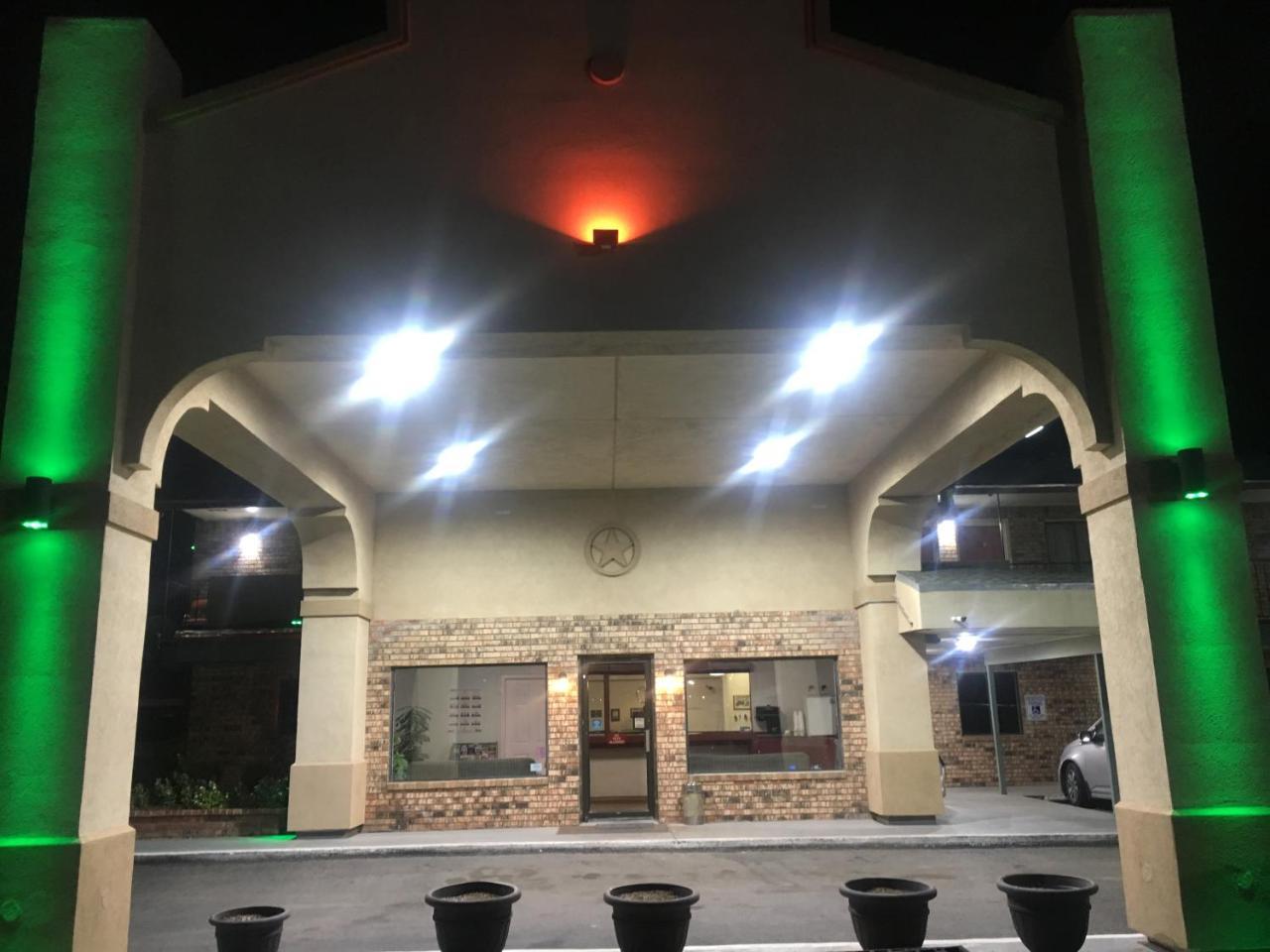 Executive Inn Одеса Екстериор снимка