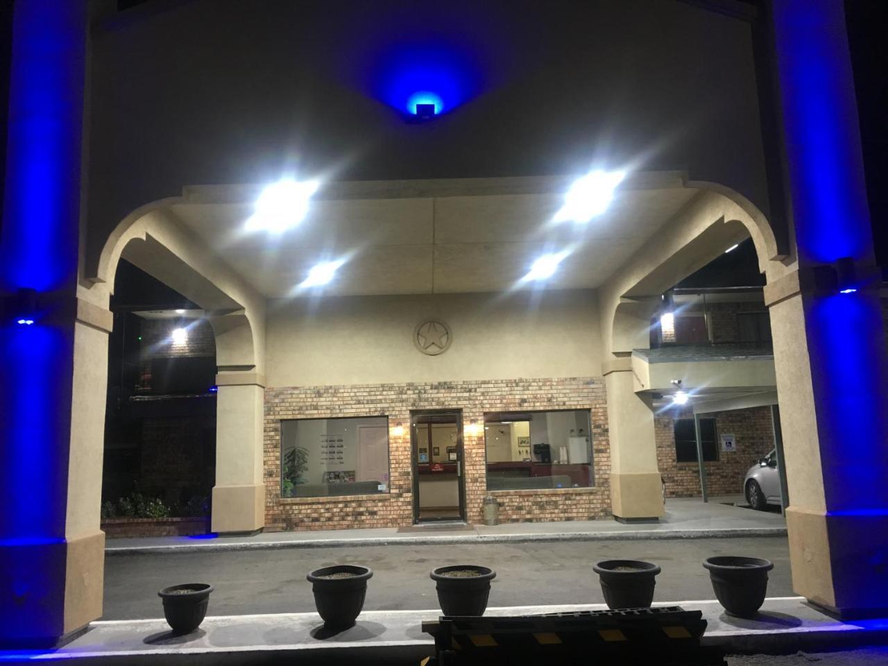 Executive Inn Одеса Екстериор снимка